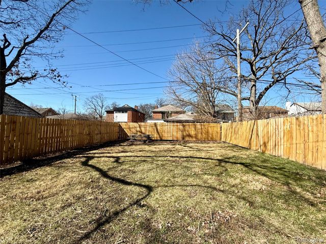 18611 Pinehurst Street, Detroit, MI 48221