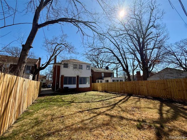 18611 Pinehurst Street, Detroit, MI 48221