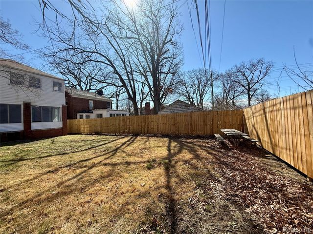 18611 Pinehurst Street, Detroit, MI 48221