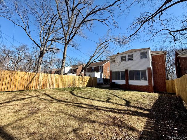 18611 Pinehurst Street, Detroit, MI 48221