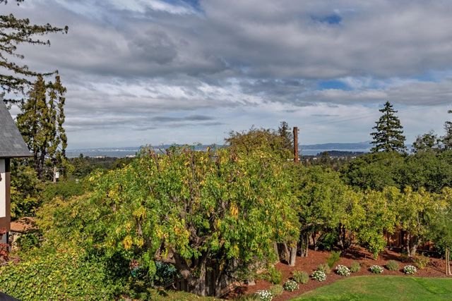 442 El Arroyo Road, Hillsborough, CA 94010