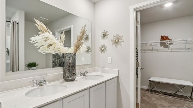 2856 Mary Green Road, Hiawatha, IA 52233