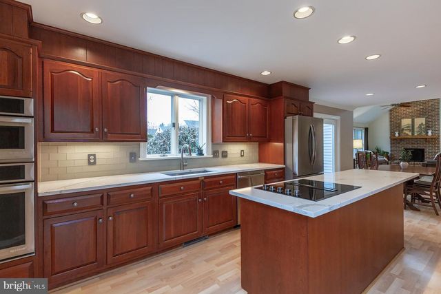 537 RANDOLPH DR, Lititz, PA 17543