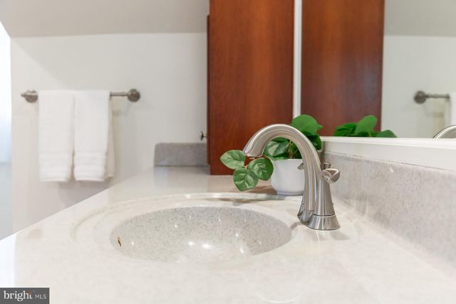 537 RANDOLPH DR, Lititz, PA 17543