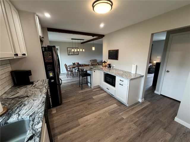 107 W Hillcrest Rd, Nottingham, PA 15330
