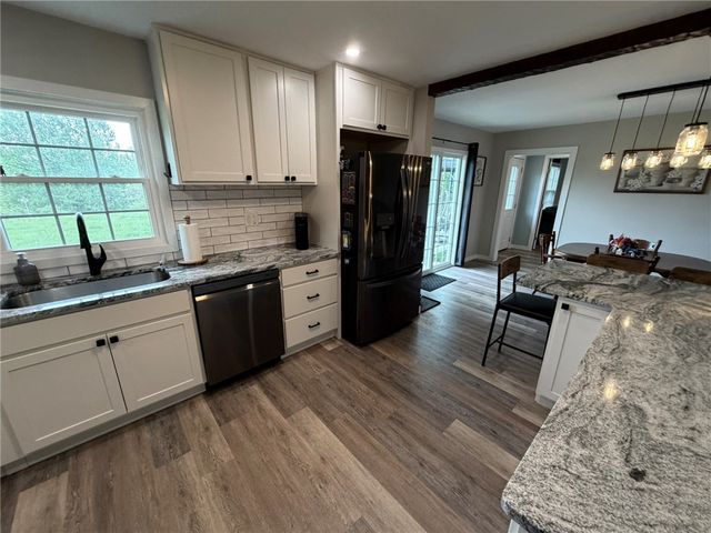 107 W Hillcrest Rd, Nottingham, PA 15330