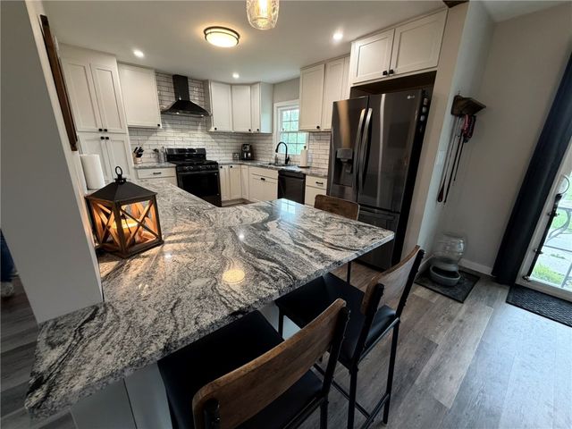 107 W Hillcrest Rd, Nottingham, PA 15330