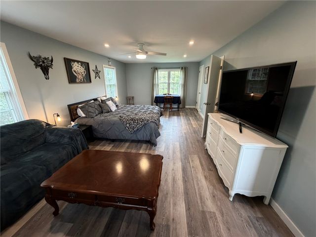 107 W Hillcrest Rd, Nottingham, PA 15330