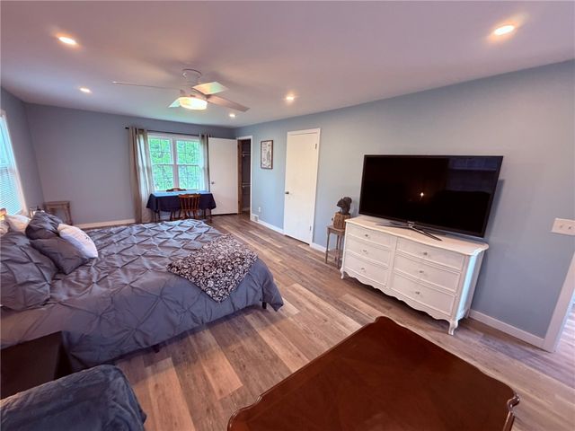 107 W Hillcrest Rd, Nottingham, PA 15330