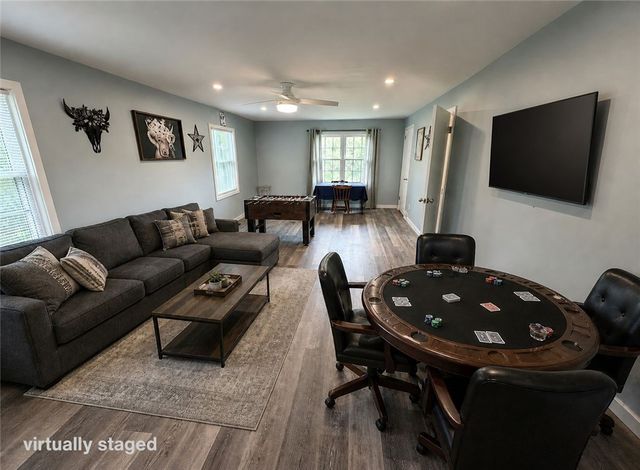 107 W Hillcrest Rd, Nottingham, PA 15330