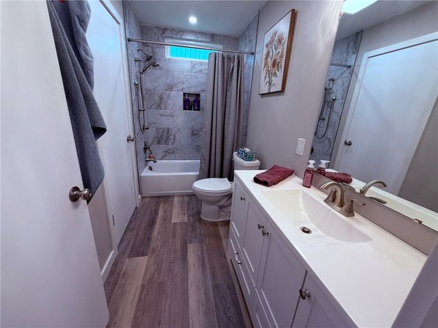 107 W Hillcrest Rd, Nottingham, PA 15330
