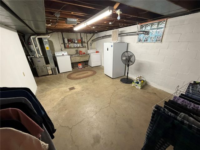 107 W Hillcrest Rd, Nottingham, PA 15330