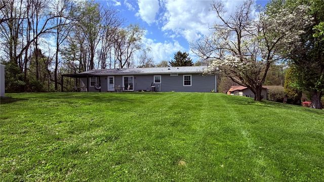 107 W Hillcrest Rd, Nottingham, PA 15330