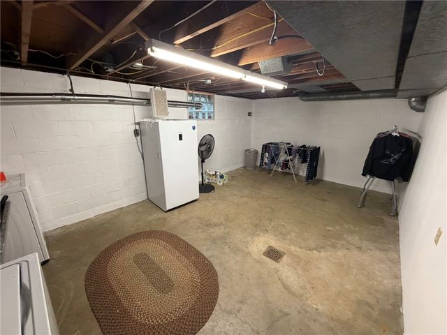 107 W Hillcrest Rd, Nottingham, PA 15330