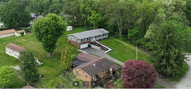 107 W Hillcrest Rd, Nottingham, PA 15330