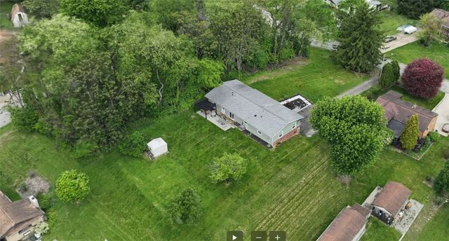 107 W Hillcrest Rd, Nottingham, PA 15330