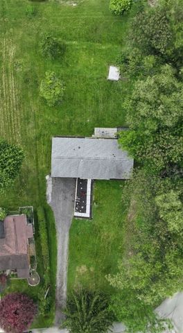 107 W Hillcrest Rd, Nottingham, PA 15330