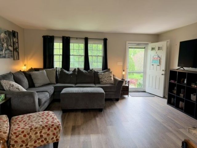 107 W Hillcrest Rd, Nottingham, PA 15330