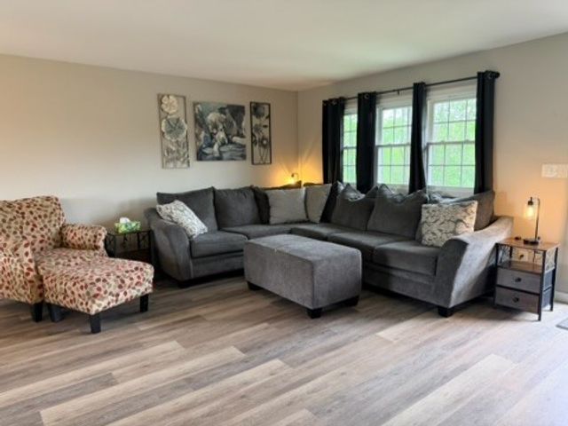 107 W Hillcrest Rd, Nottingham, PA 15330