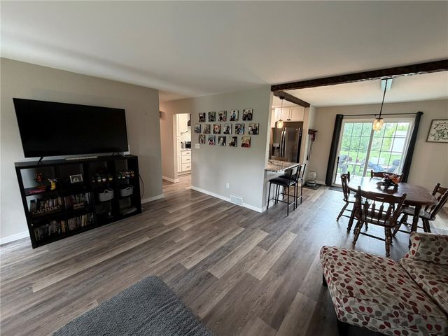 107 W Hillcrest Rd, Nottingham, PA 15330