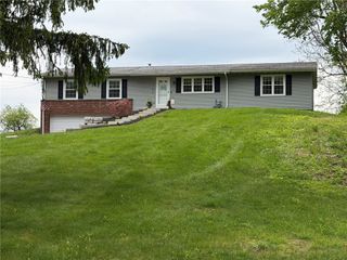 107 W Hillcrest Rd, Nottingham, PA 15330