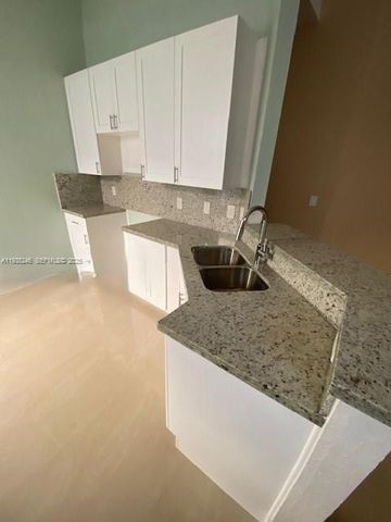 2304 NE 37th Ter, Homestead, FL 33033