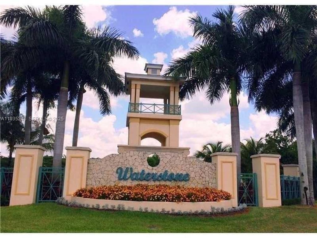 2304 NE 37th Ter, Homestead, FL 33033