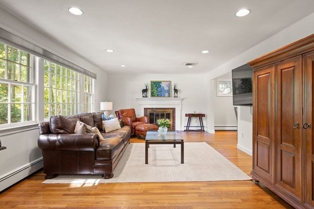 28 Colburn Dr, Sharon, MA 02067
