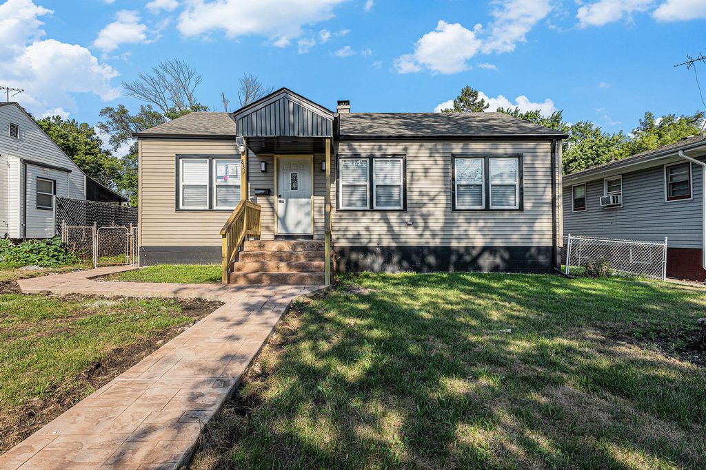 831 Garfield Street, Gary, IN 46404