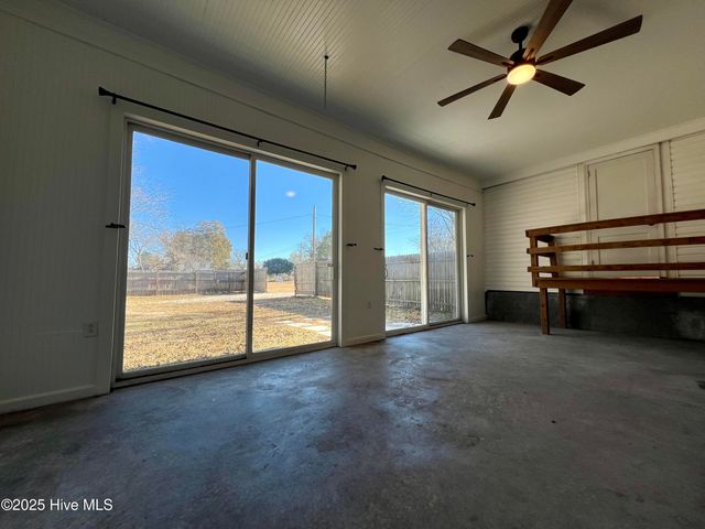 1942 Nc 33, Chocowinity, NC 27817