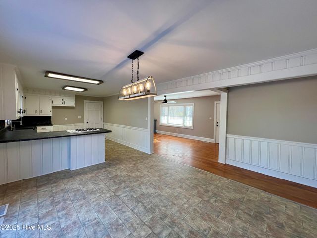 1942 Nc 33, Chocowinity, NC 27817