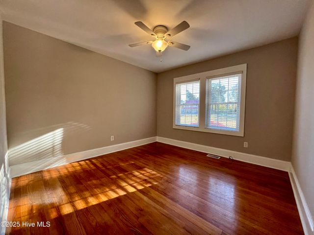 1942 Nc 33, Chocowinity, NC 27817