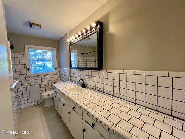 1942 Nc 33, Chocowinity, NC 27817