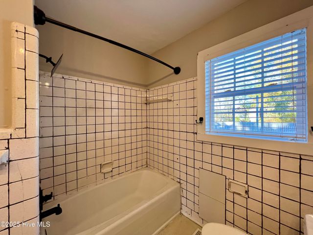 1942 Nc 33, Chocowinity, NC 27817