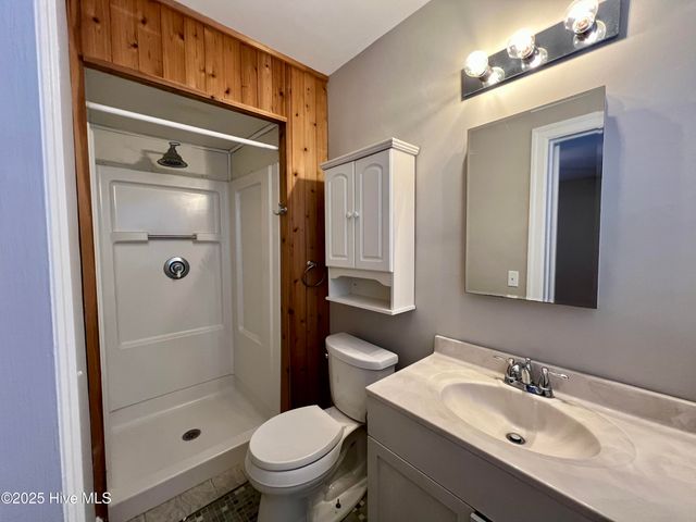 1942 Nc 33, Chocowinity, NC 27817