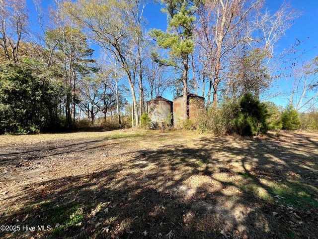 1942 Nc 33, Chocowinity, NC 27817