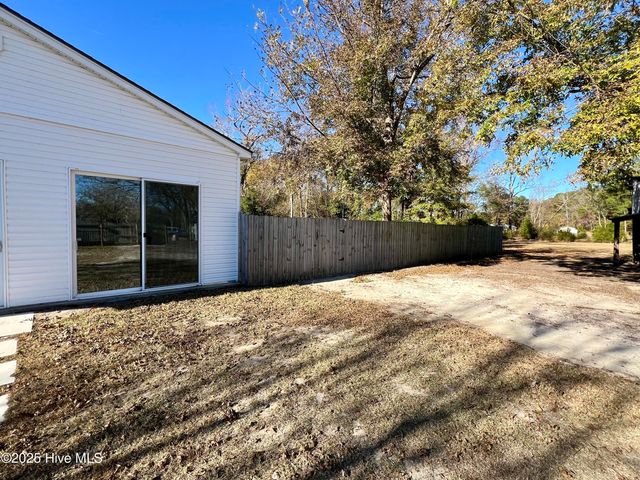 1942 Nc 33, Chocowinity, NC 27817