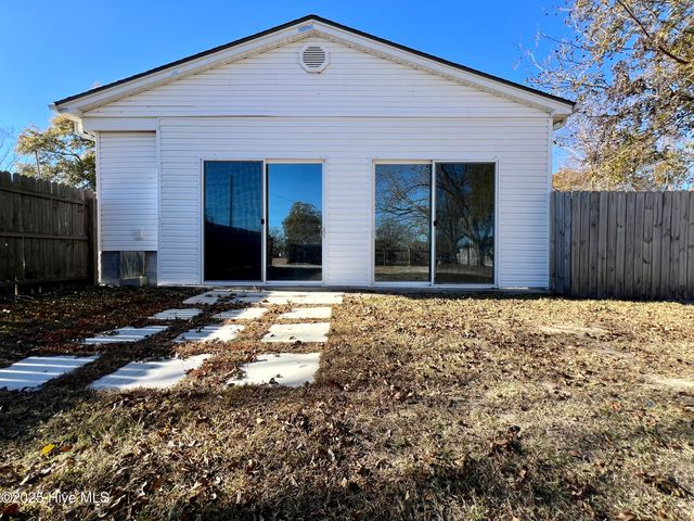 1942 Nc 33, Chocowinity, NC 27817