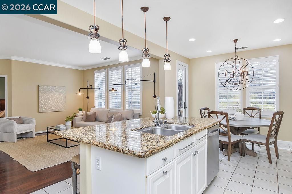 Image 10 of property listing at 4072 4072 Summer Gate Ave, Vallejo, CA 94591