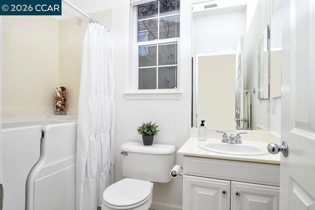 Image 19 of property listing at 4072 4072 Summer Gate Ave, Vallejo, CA 94591