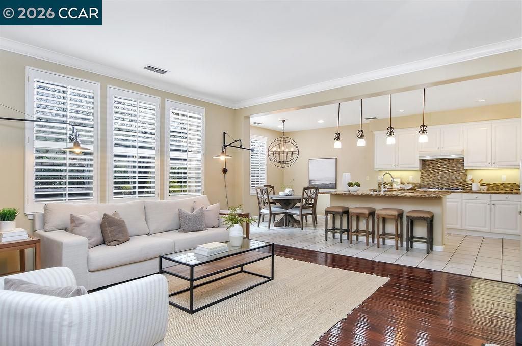 Image 5 of property listing at 4072 4072 Summer Gate Ave, Vallejo, CA 94591