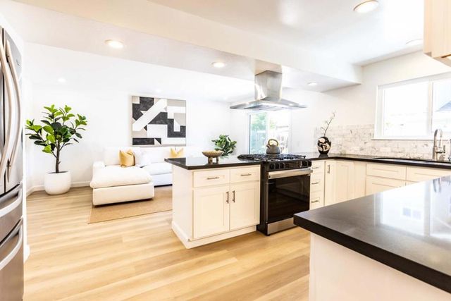 869 Lusterleaf Drive, Sunnyvale, CA 94086