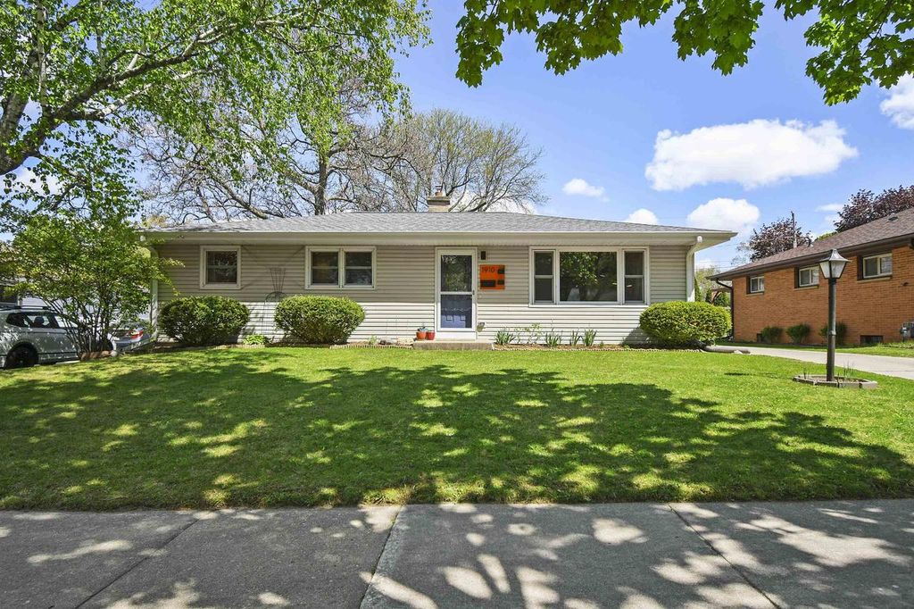 1910 Sachtjen Street, Madison, WI 53704