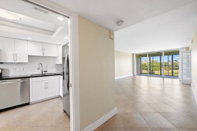 2851 S PALM AIRE Drive 503, Pompano Beach, FL 33069