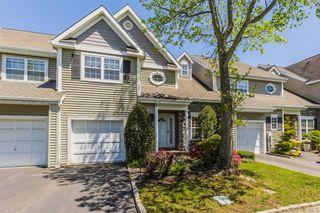 15 Scarborough Drive, Smithtown, NY 11787