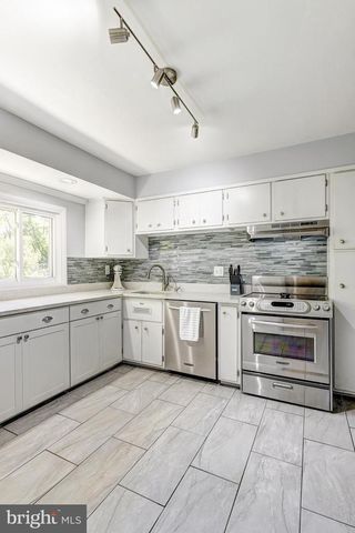 3915 LONGMOOR CIR, Phoenix, MD 21131