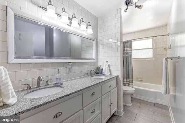 3915 LONGMOOR CIR, Phoenix, MD 21131