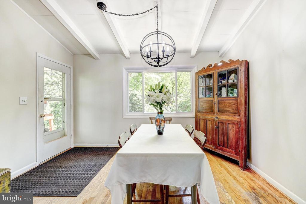 Image 13 of property listing at 3915 LONGMOOR CIR, Phoenix, MD 21131