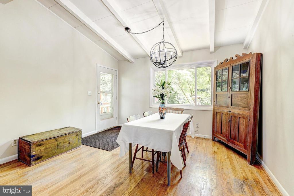 Image 14 of property listing at 3915 LONGMOOR CIR, Phoenix, MD 21131