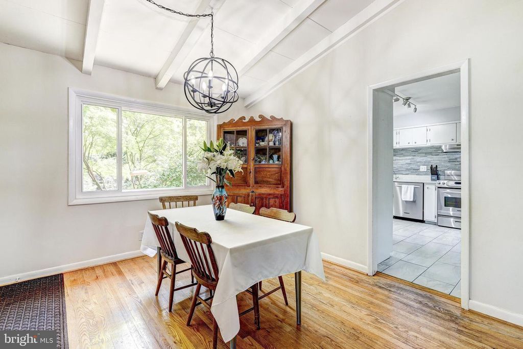 Image 15 of property listing at 3915 LONGMOOR CIR, Phoenix, MD 21131